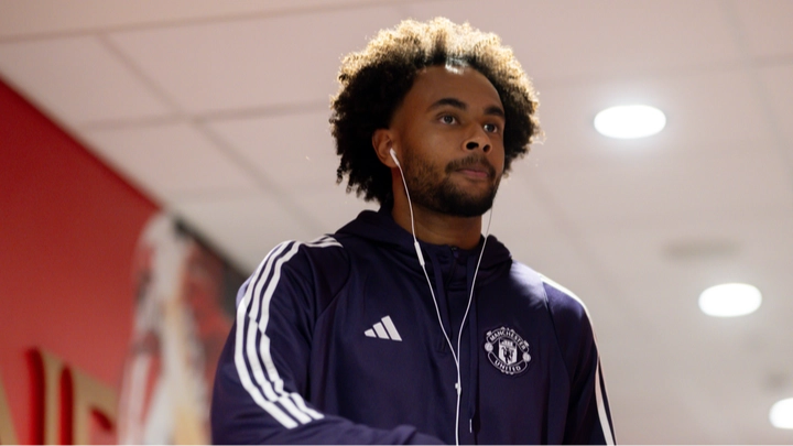Fans Make Feelings Clear After Seeing What Joshua Zirkzee Was Doing at Full Time