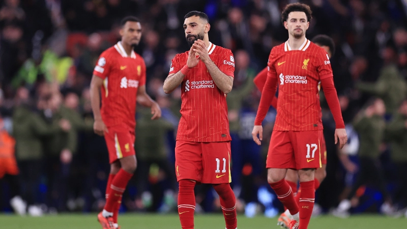 Liverpool fans are extremely worried after seeing what Mo Salah did immediately after PSG loss 
