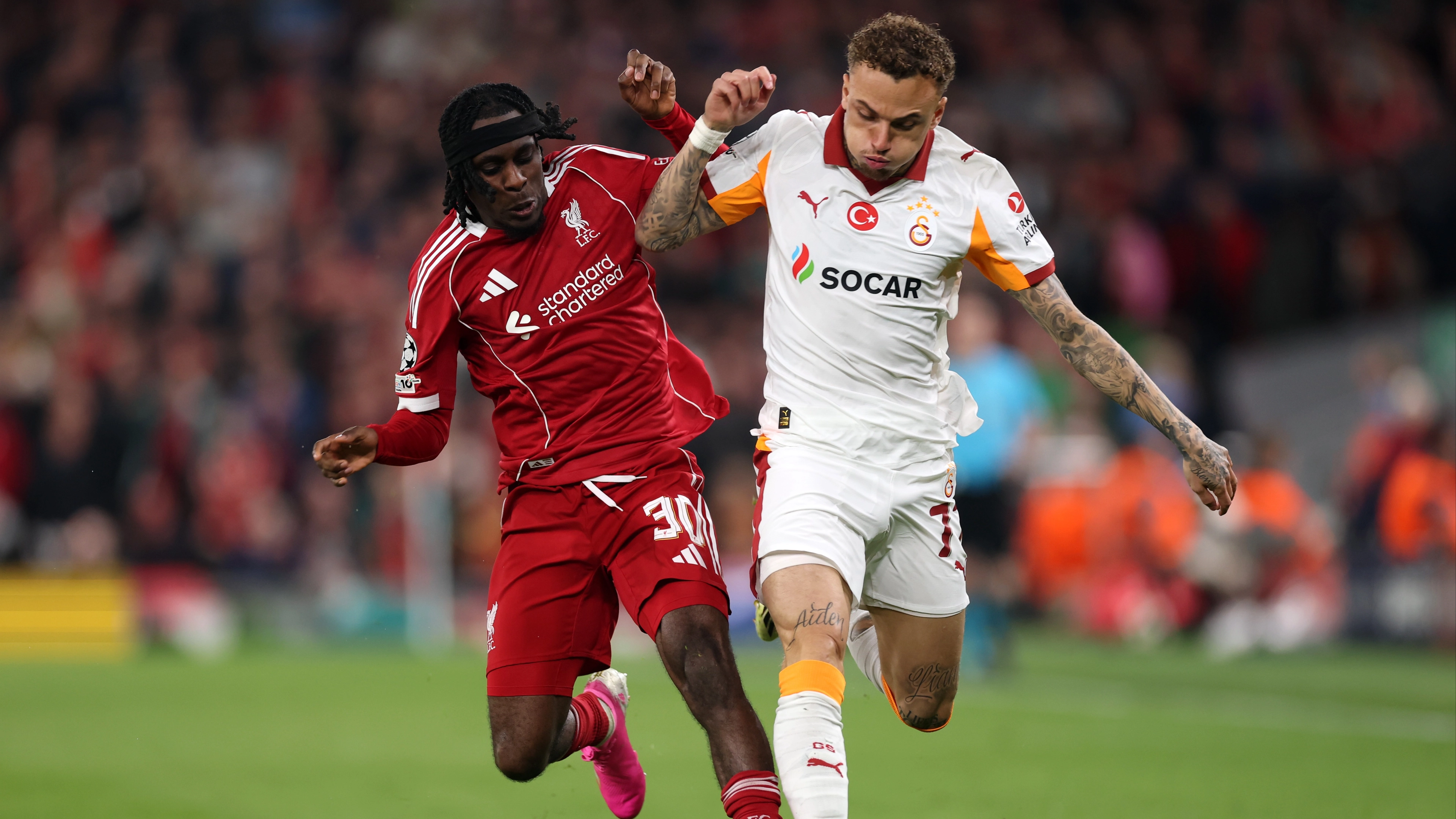 Jeremie Frimpong reveals what he saw when he checked on Noa Lang's horrific injury