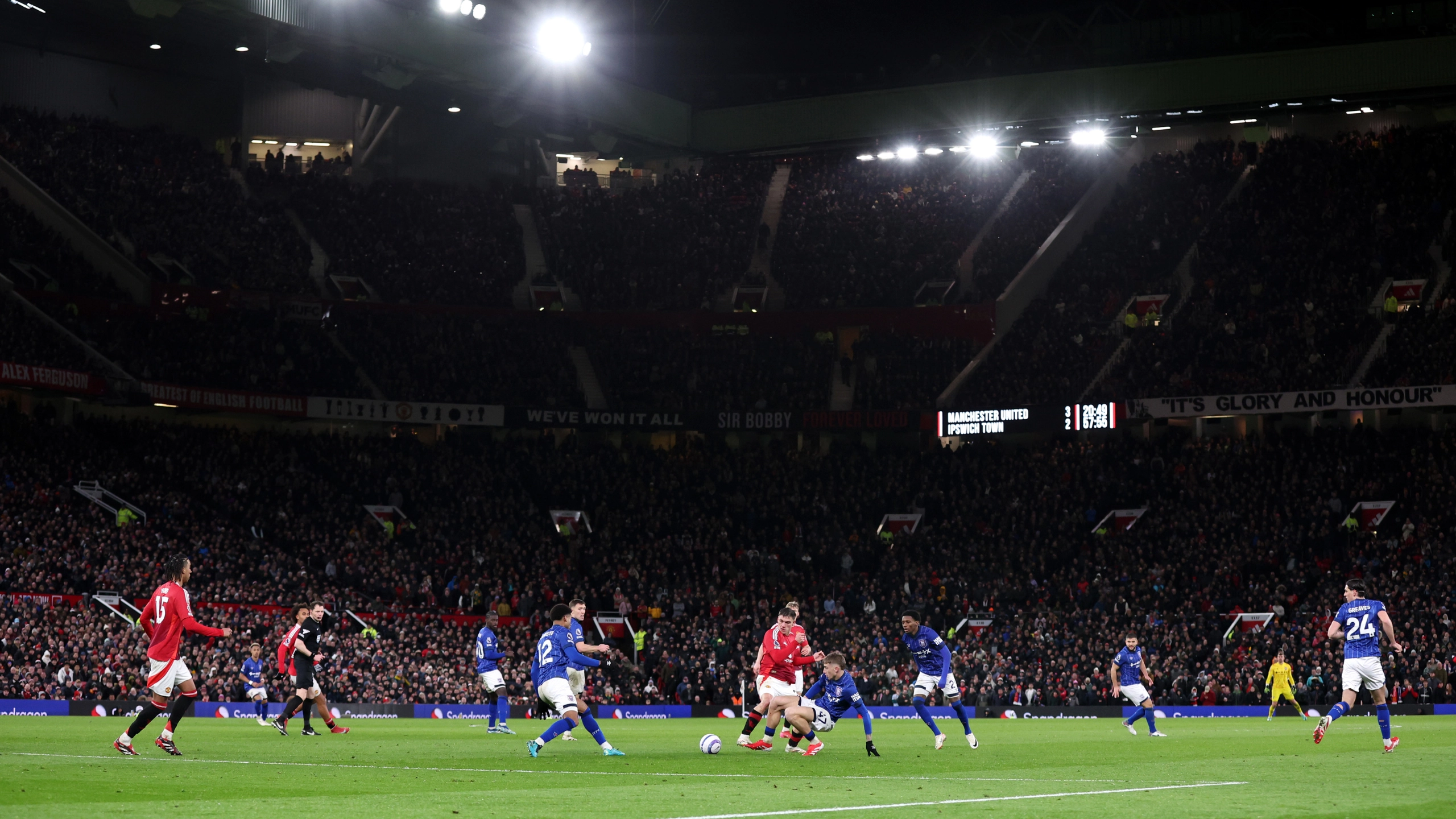 Man Utd fans say it's 'time to liquidate' after spotting what happened during half-time of Ipswich game