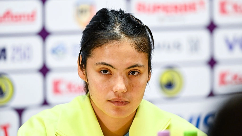 Tennis icon issues stark warning to Raducanu after tournament pull-out