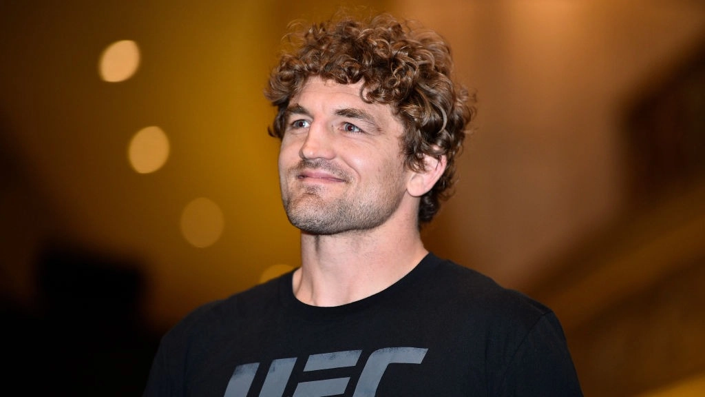UFC fighter who 'died four times' announces shock comeback a year on from near fatal illness