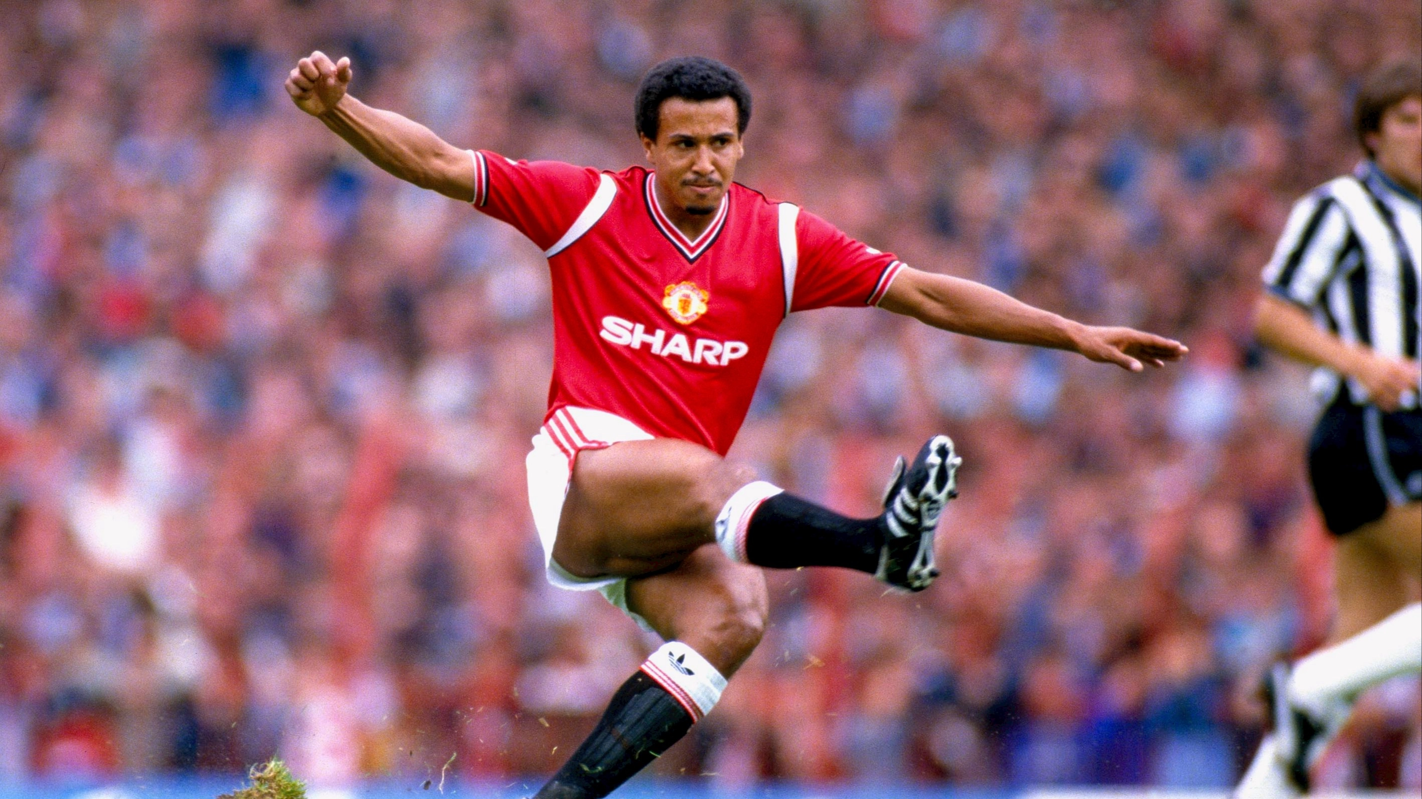 Man Utd Issue Statement on Death of Ex-Player After Rumours Circulate Online