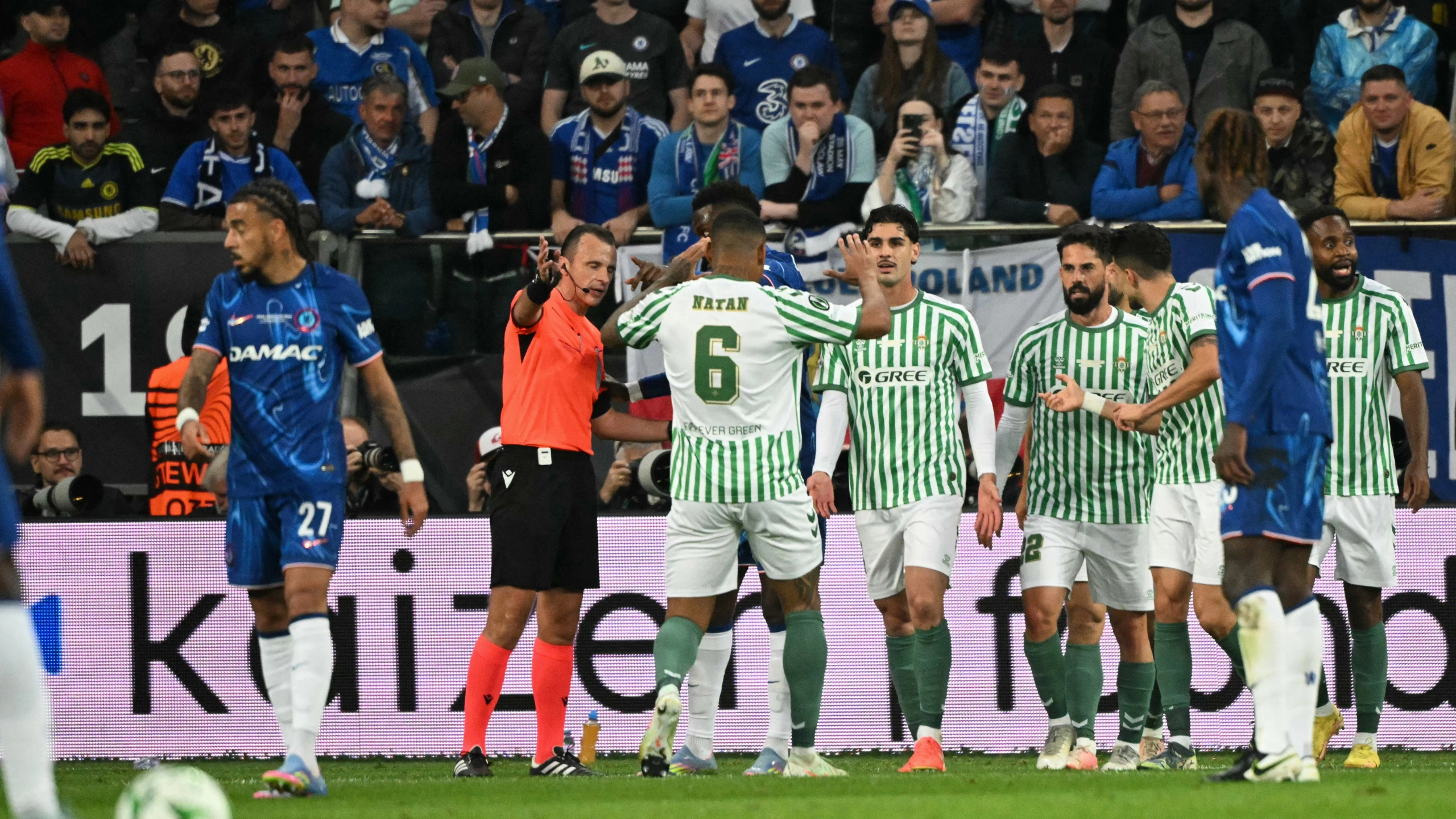 Chelsea fans want two players taken off immediately after Enzo Maresca makes 'costly mistake'