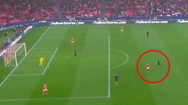 Barcelona score freak 'once in a lifetime' goal against Benfica and fans have never seen anything like it
