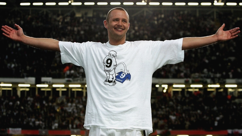 Lee Trundle's social media post about Wrexham's promotion goes viral as brutal dig made