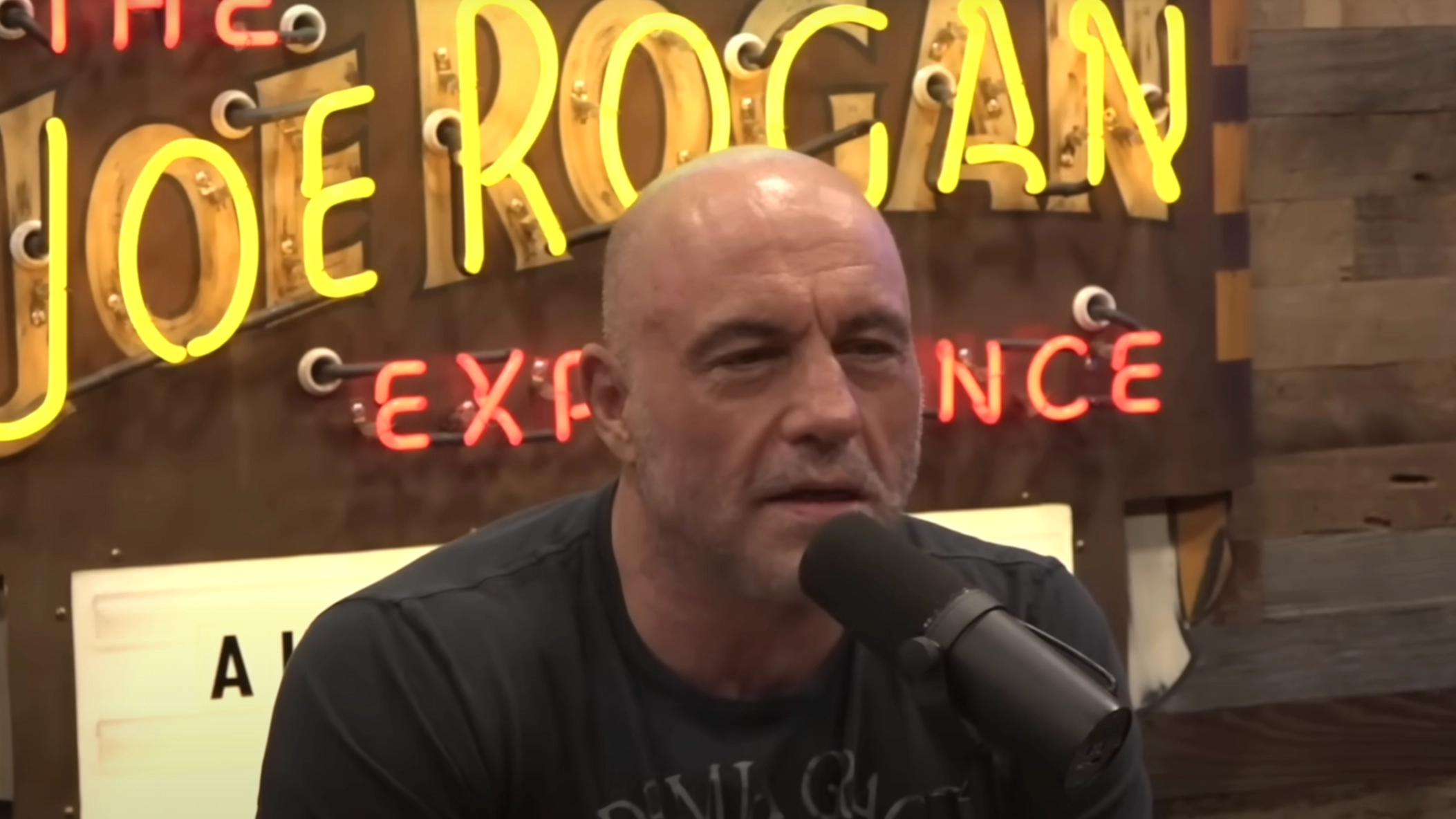 Joe Rogan makes bizarre offer to guests on his podcast before the start of every episode