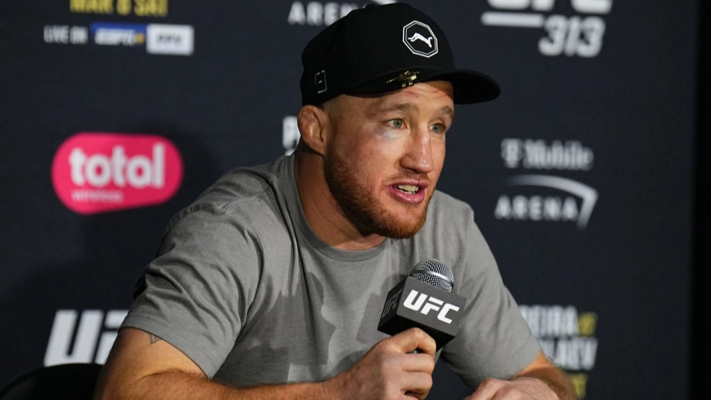 Justin Gaethje Says 'It's Not Right' and Calls Out UFC in Angry News Conference
