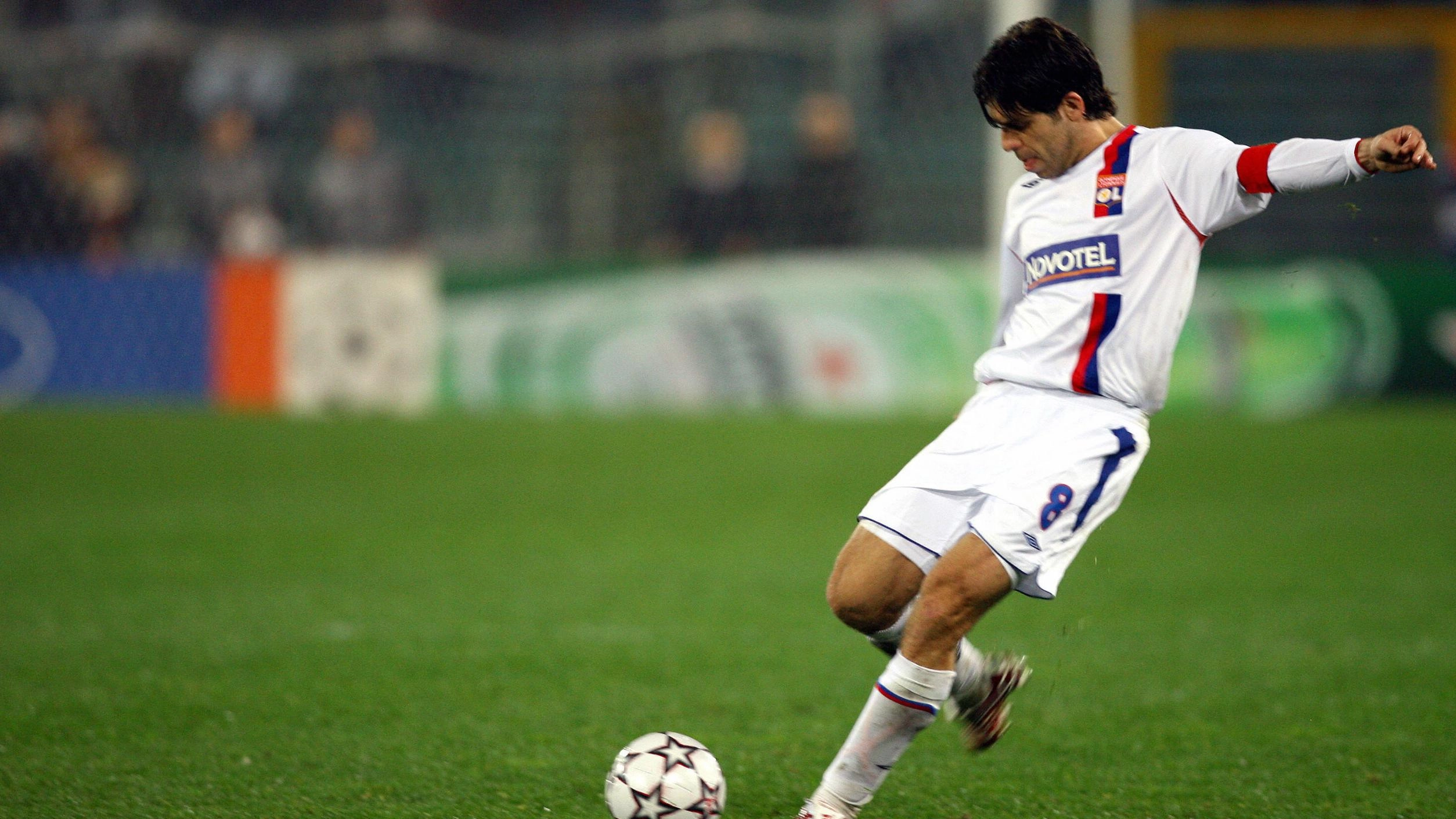 Juninho snubbed Cristiano Ronaldo and Lionel Messi when naming the best free-kick taker in modern football