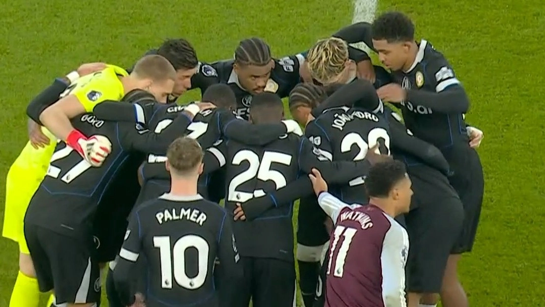 Aston Villa players stunned by Chelsea's 1000 IQ move to delay game kicking off