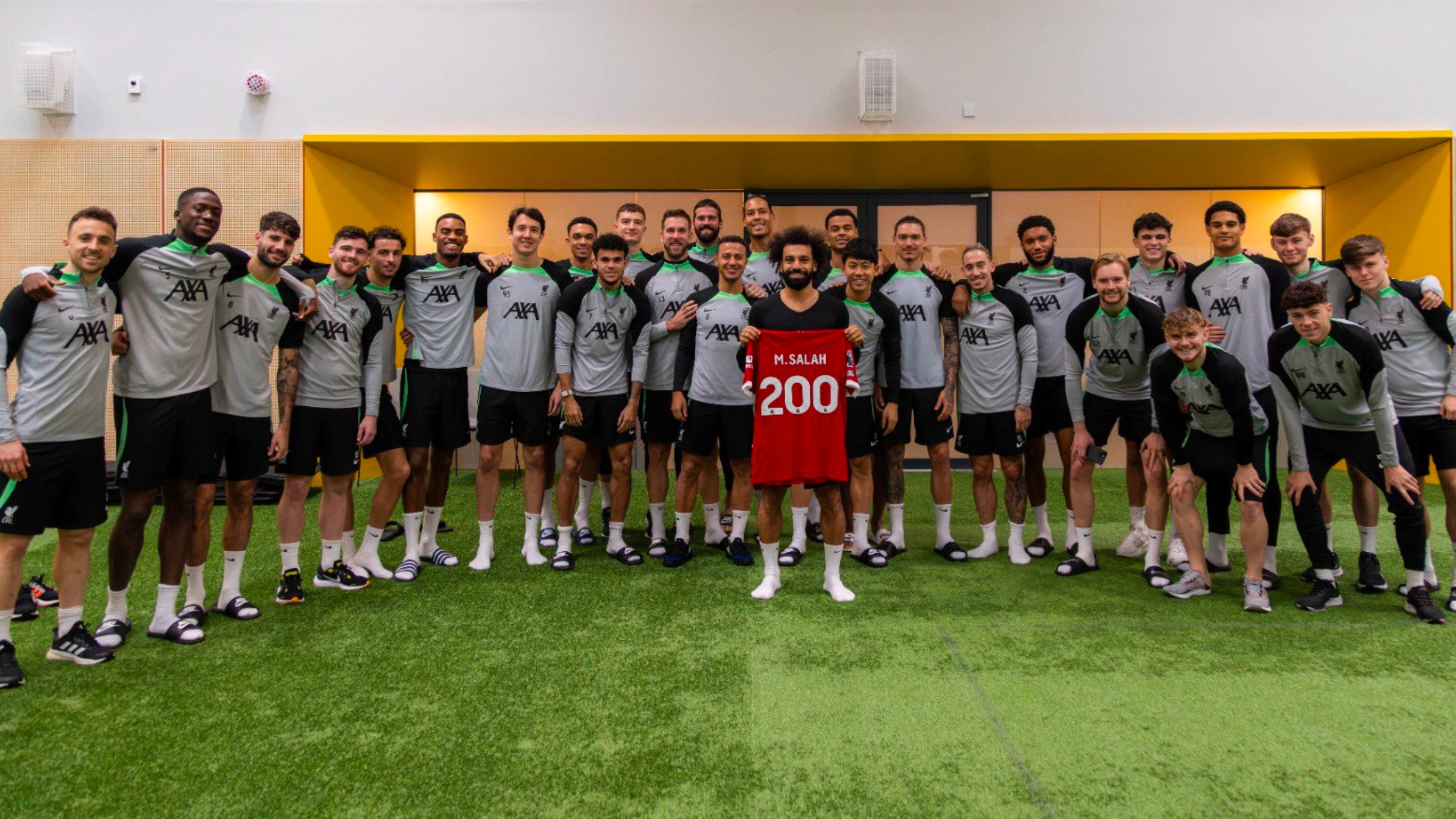 Mo Salah upstaged by 'missing' Liverpool star during 200-goal presentation
