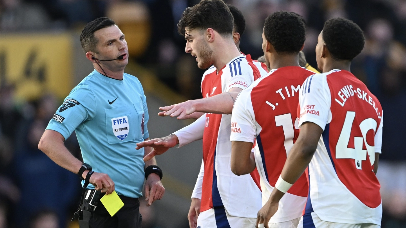 How much Premier League players have to pay for yellow and red cards could surprise fans