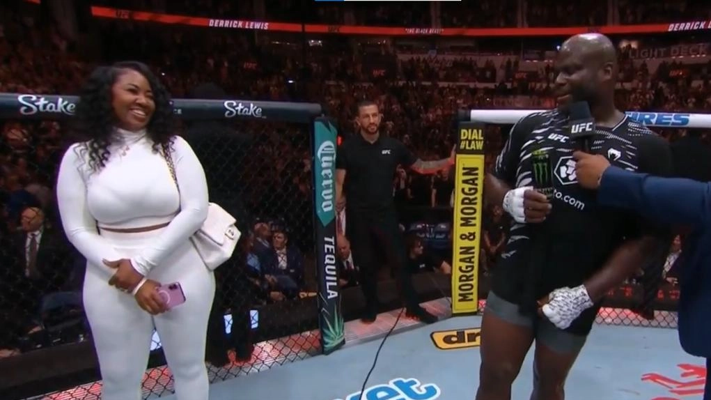 Derrick Lewis stuns UFC fans with comment to his wife seconds after beating Tallison Teixeira in 35 seconds