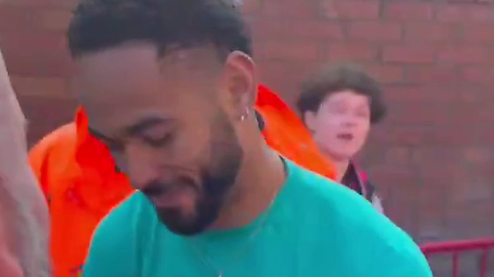 Footage of Man Utd target Matheus Cunha outside Old Trafford goes viral after Fabrizio Romano issues huge update