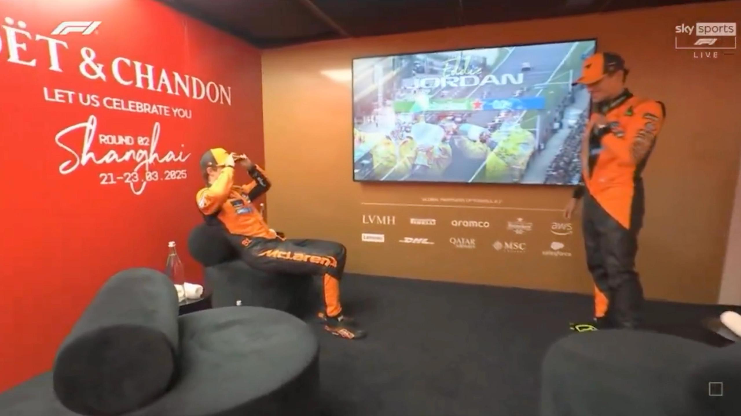 Fans spot Oscar Piastri's hilarious reaction to Lando Norris joke in Chinese GP cooldown room