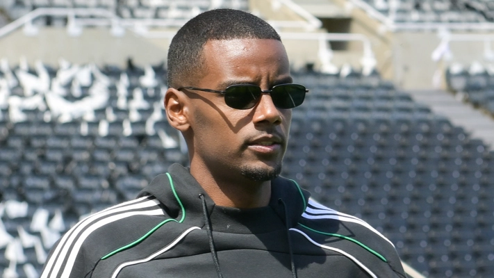 Alexander Isak transfer saga takes shock twist as Newcastle fans sent into meltdown by club statement