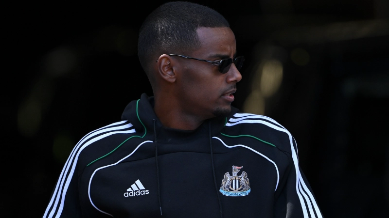 Liverpool given major Alexander Isak boost as Newcastle 'in talks' for new striker as part of wild swap deal
