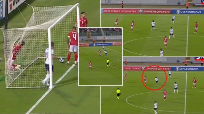 Trent Alexander Arnold is COOKING in midfield for England right now, he's far better than anyone else