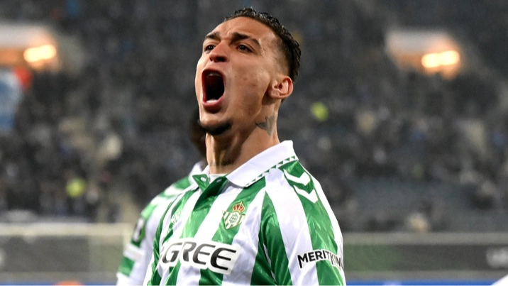 Shock European giants 'open talks' to sign Antony from Man Utd in 'cut-price' deal