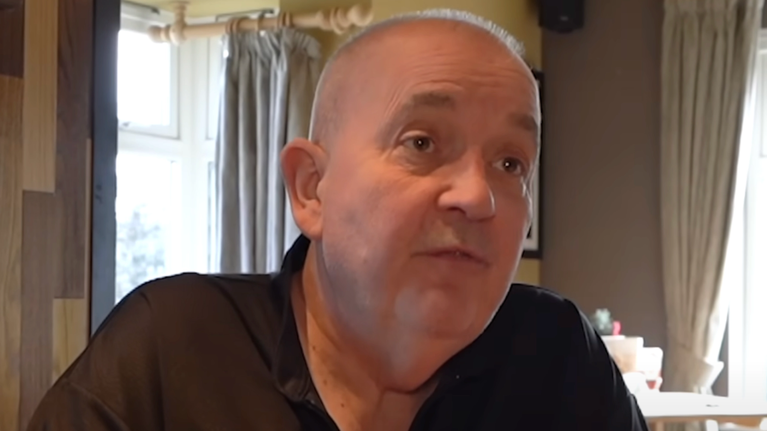 Phil Taylor says forgotten darts star would have been a 'multi-millionaire' if he'd joined the PDC