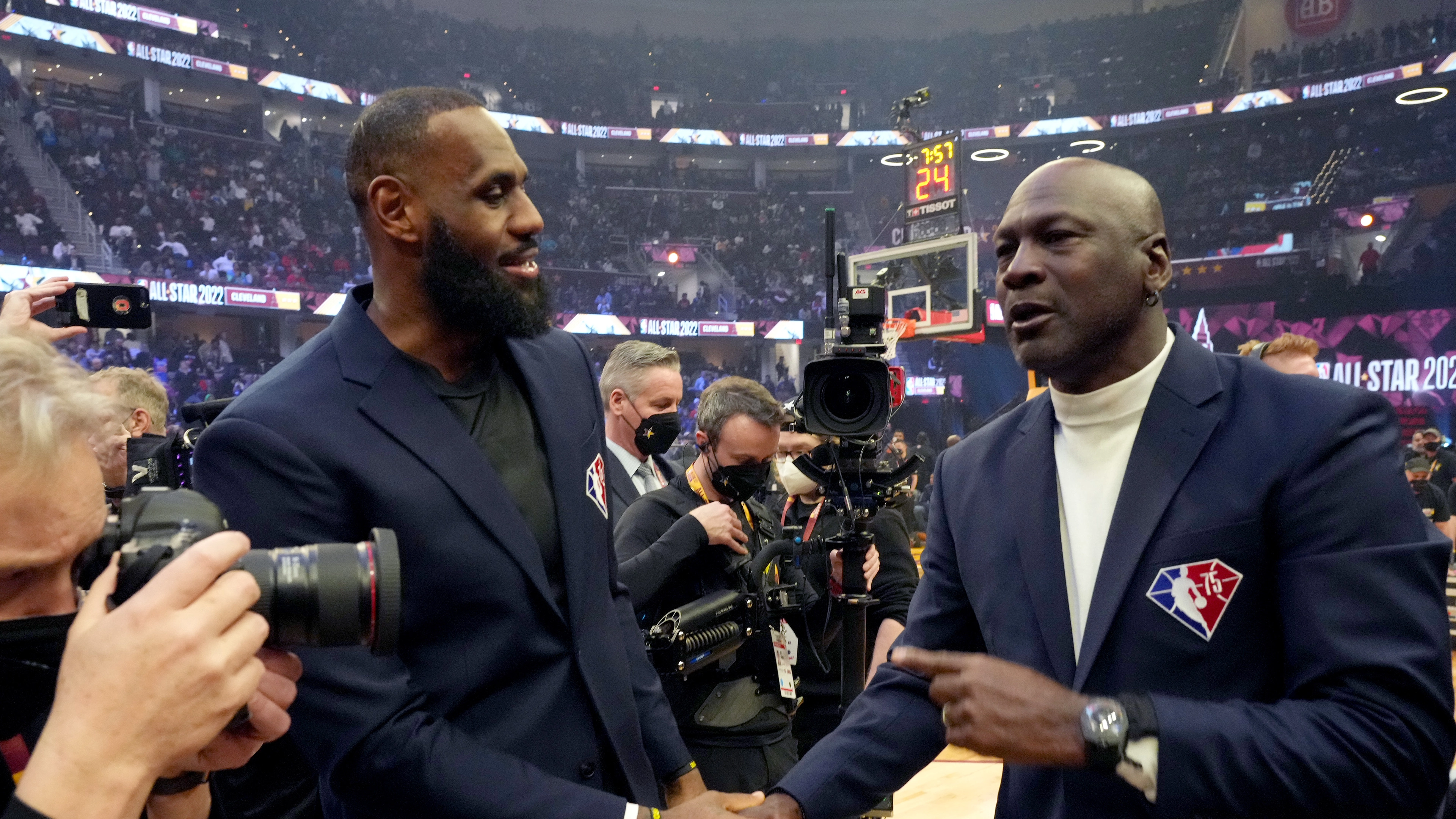 Michael Jordan's former teammate made interesting choice when asked if he would rather play with him or LeBron James