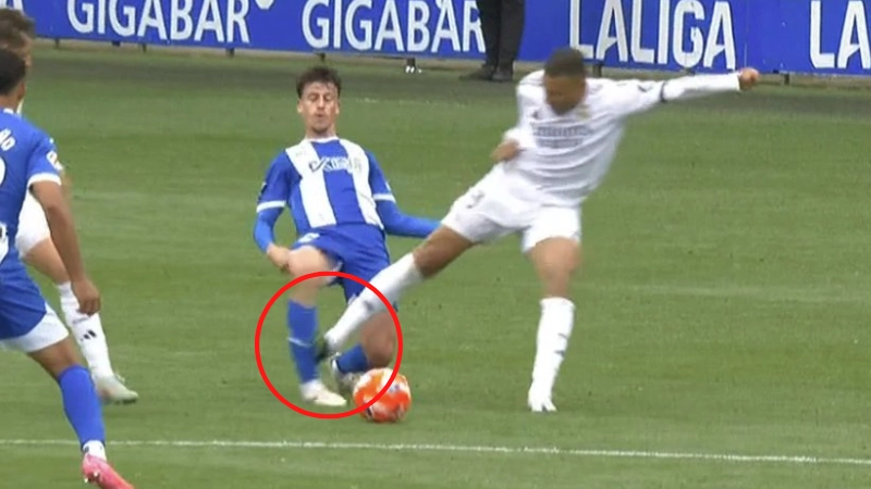 Kylian Mbappe sent off after ‘disgraceful’ challenge against Alaves and fans have a very interesting theory