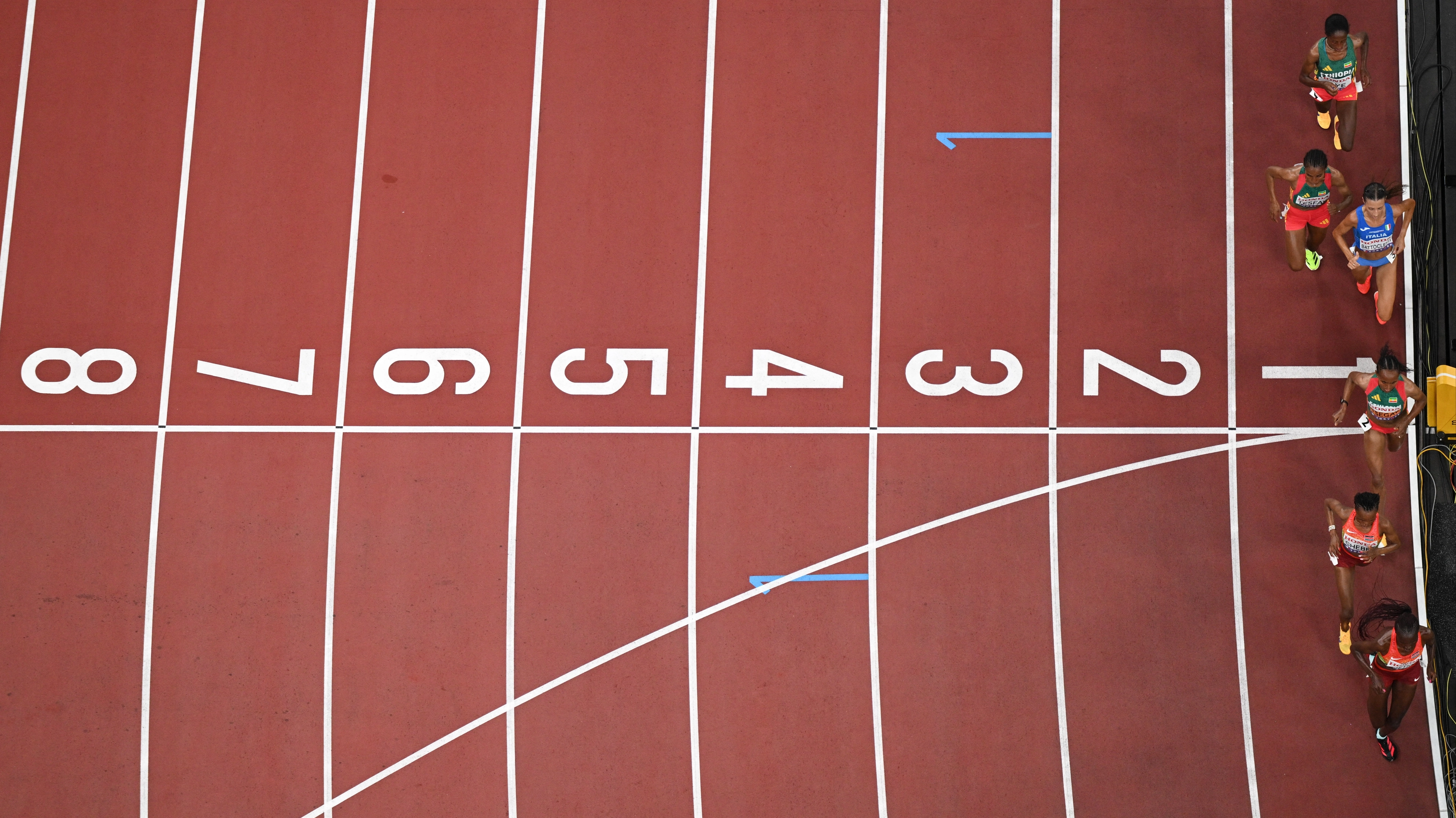 Scientists Stumped by 'Incredibly Rare' Sprinter as Three World Records Broken