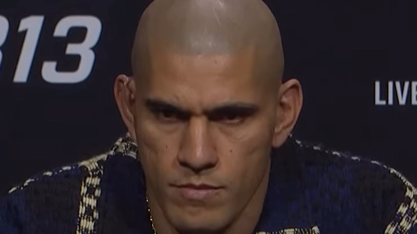 Alex Pereira stares down Russian reporter after he dares to ask 'disrespectful' question to UFC star during press conference