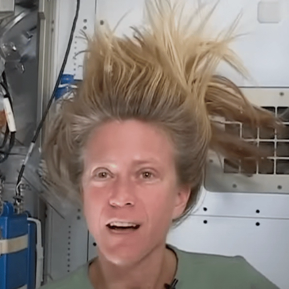 Footage of an astronaut washing her hair on the International Space Station is blowing peoples minds