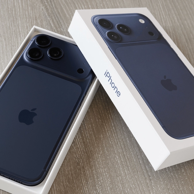 Man buys $1,000 phone from major retailer but is shocked by $10 item he gets instead