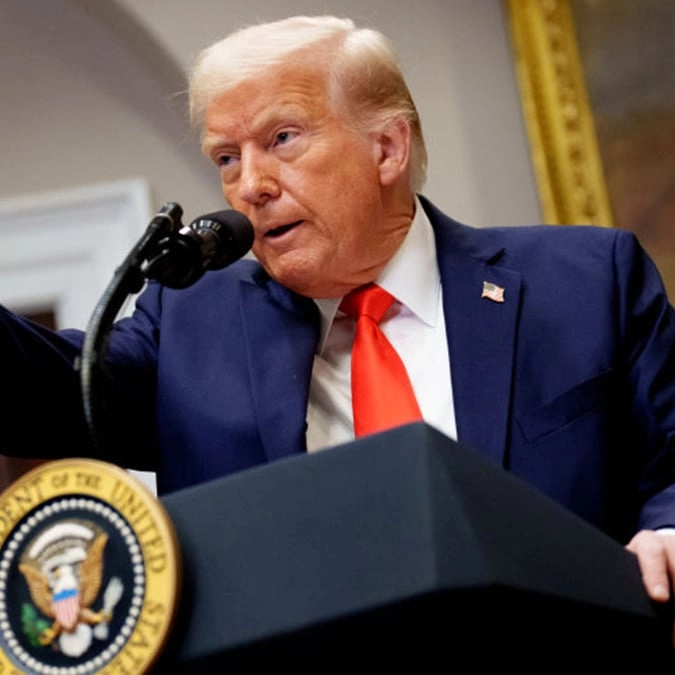Federal workers forced to return to offices with no desks, WiFi or lights after Trump's executive order