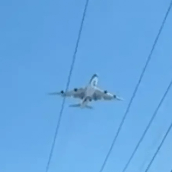 People convinced there’s a ‘glitch in the matrix’ after plane spotted not moving in sky
