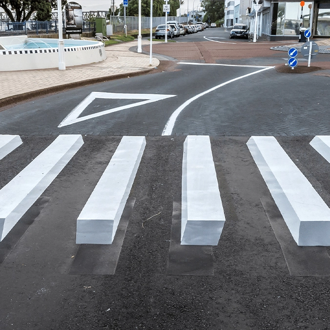 3D street painting designed to slow traffic leave everyone pointing out the same dangerous issue