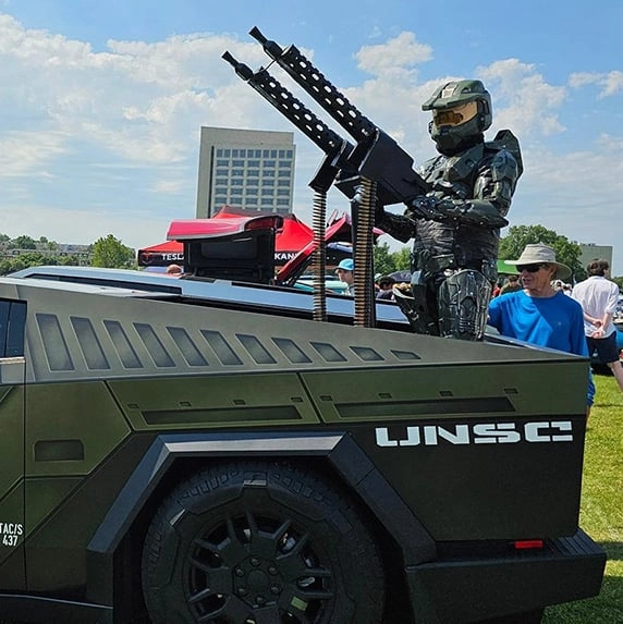Elon Musk responds to man who made realistic Halo themed Cybertruck