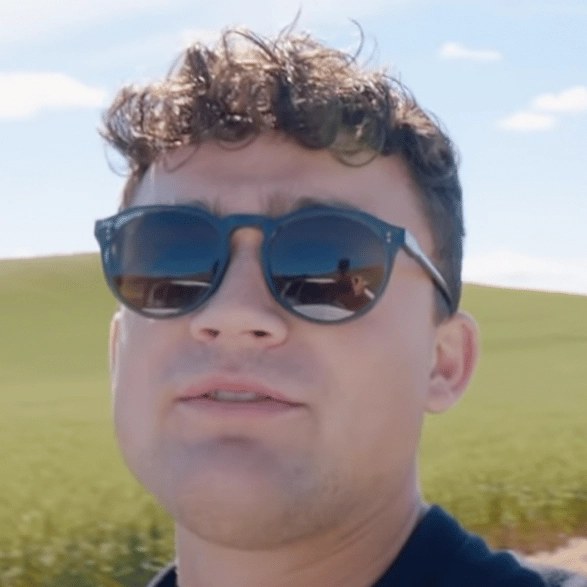 Man tried to recreate 'most viewed photo ever' and was shocked to find something very different on location