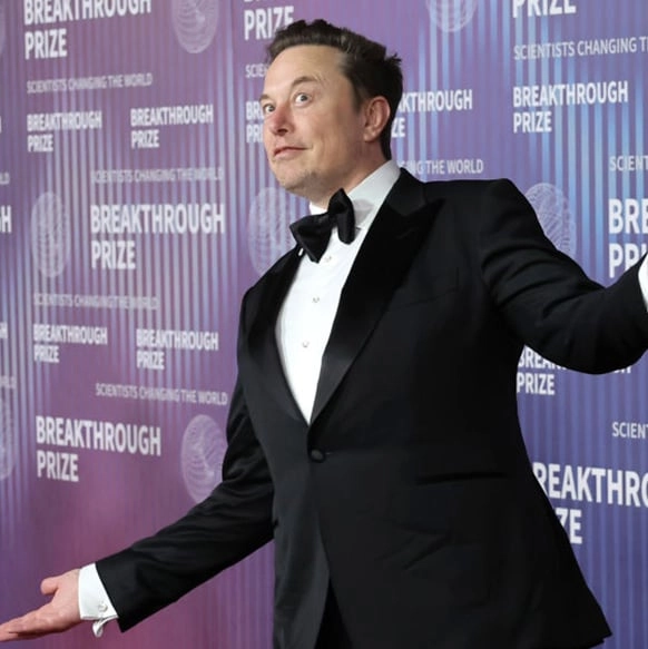 Elon Musk on his abandoned $30,000,000 mansion that he claims was 'haunted'