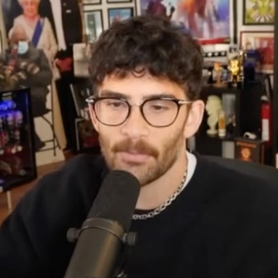 Streamer reveals he was detained by ICE after giving blunt four-word response to question about Trump