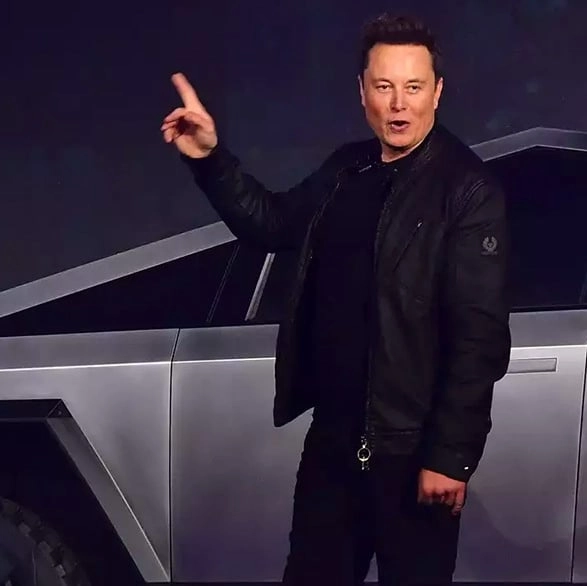 Man attempts to walk on his Tesla Cybertruck and the outcome is horrible