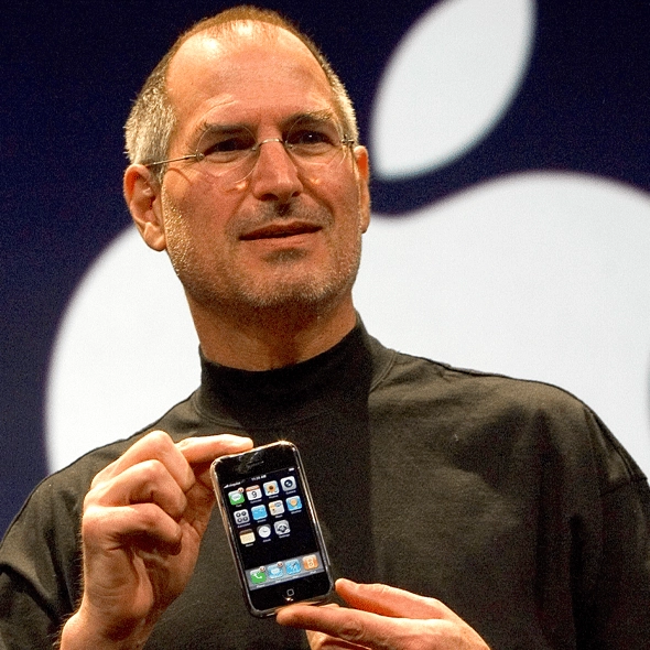 This is how much money you'd have made if you bought Apple shares instead of a new iPhone every time it was released