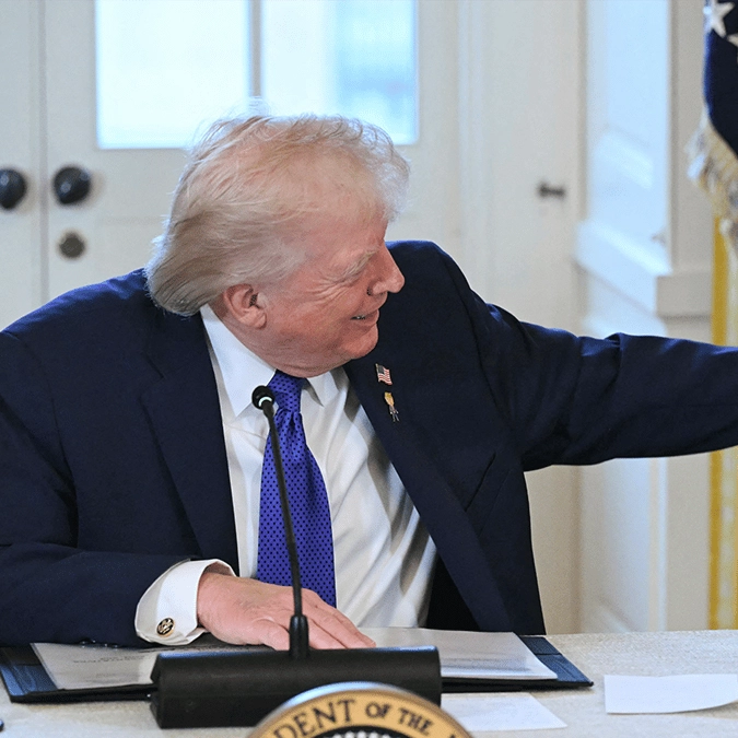 Trump goes viral after accidentally reading private note Marco Rubio passed him during press conference
