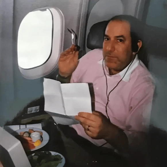 Man who cost airline $21,000,000 tried to sue them after he had his lifetime first class ticket removed while travelling
