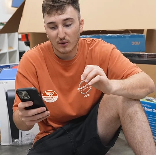 Man spent $1000 on a huge box of Amazon Returns and what was inside made him an impressive profit