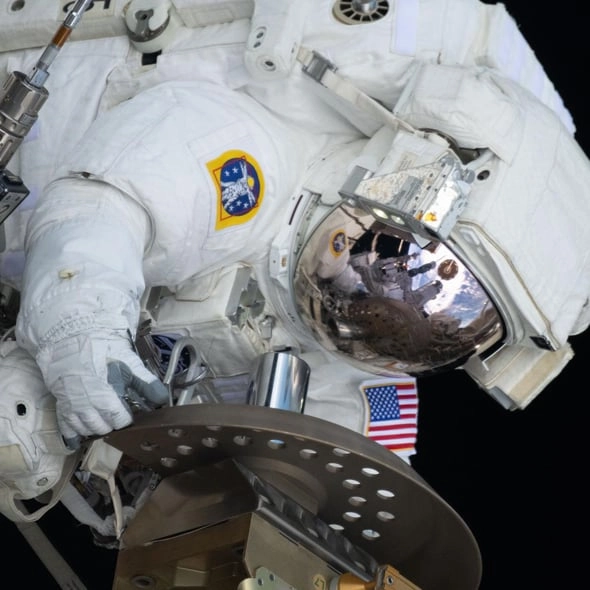 How astronauts are able to control their movements through space