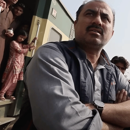 YouTuber has 'hellish' journey on Pakistan's most dangerous sleeper train that travels for 24 hours