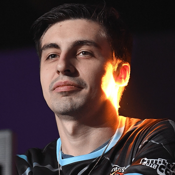 Viewers in disbelief after streamer ‘flexes his bank account’ mid-game to calm down
