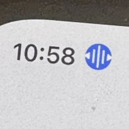 iPhone users left baffled by mysterious ‘blue icon’ appearing at top of screen