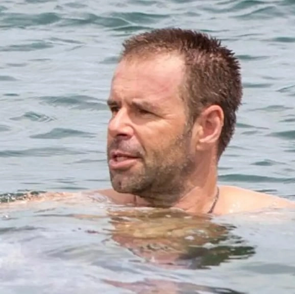Man sells his own life on eBay and buys deserted Caribbean island with the profit