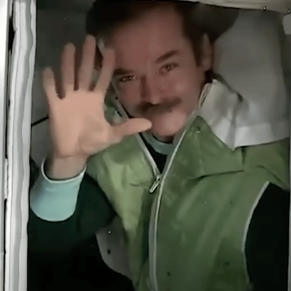 Footage showing how astronauts sleep is freaking people out