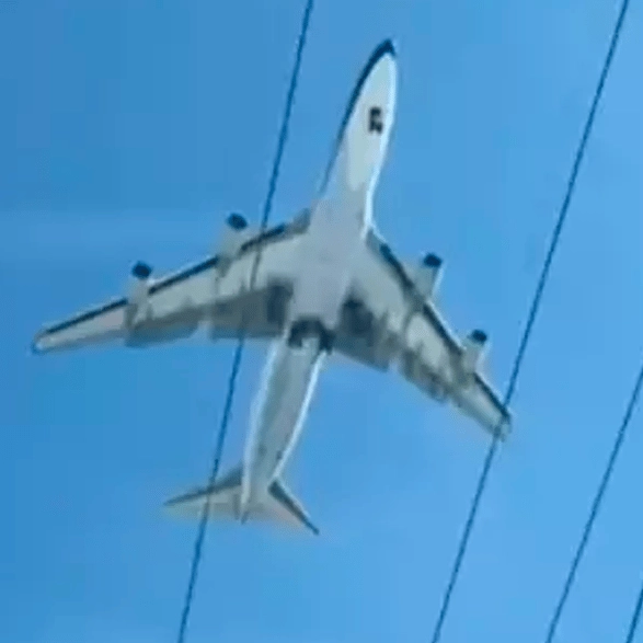 Scientist explains what was actually happening when plane was spotted not moving