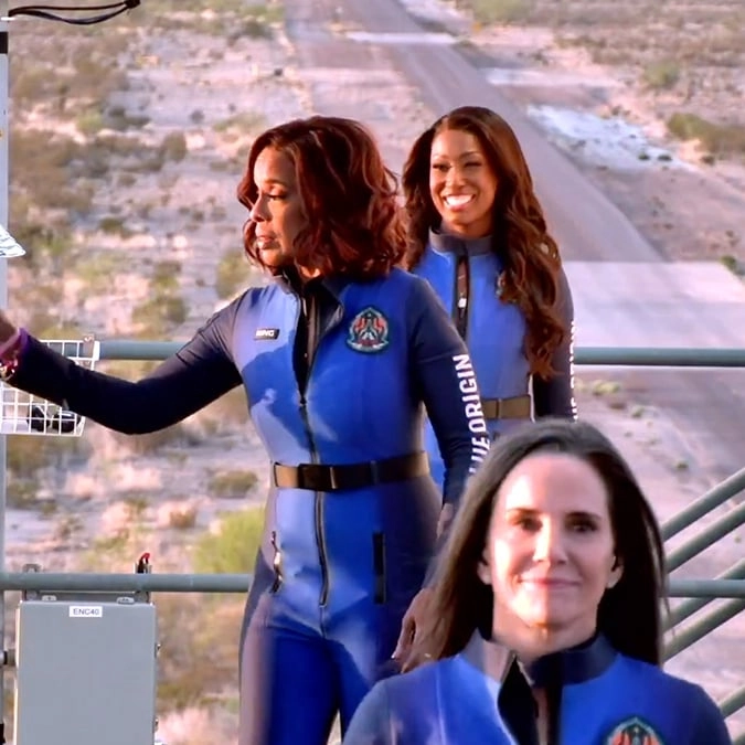 Everyone notices the same uncomfortable detail as Gayle King entered space shuttle